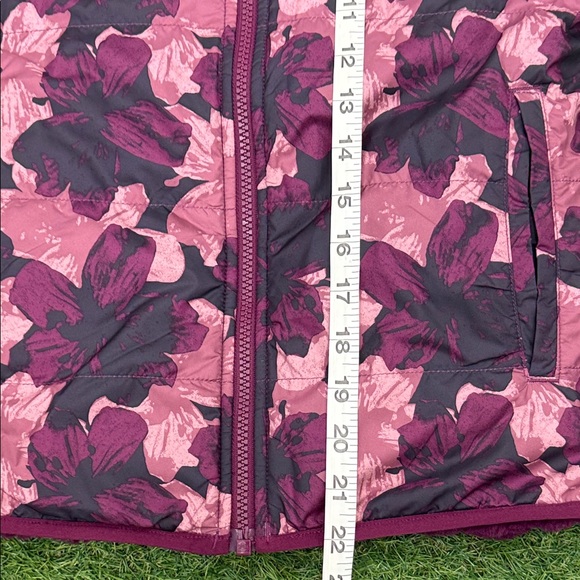The North Face Reversible Burgundy Women Puffer Jacket - Pink and Purple Floral - Picture 13 of 14